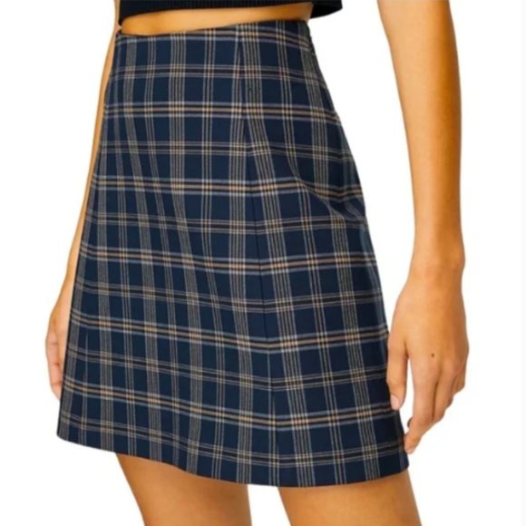 Babaton Modern Mini Skirt - Picture 1 of 3